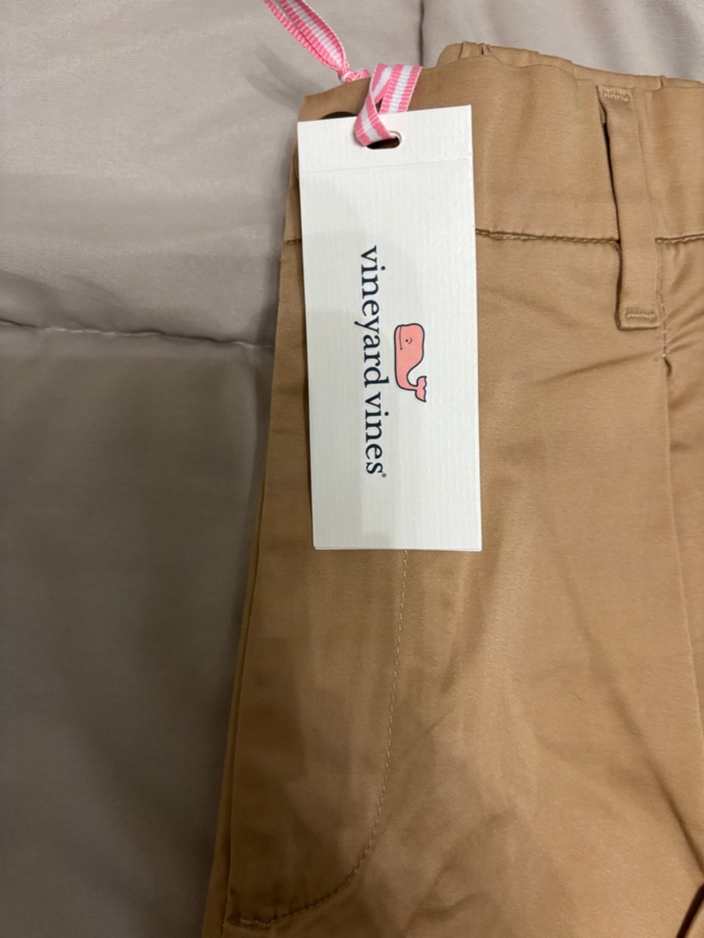 Women’s Vineyard Vines Tan Pleated High-Waist Shorts - Picture 3 of 5